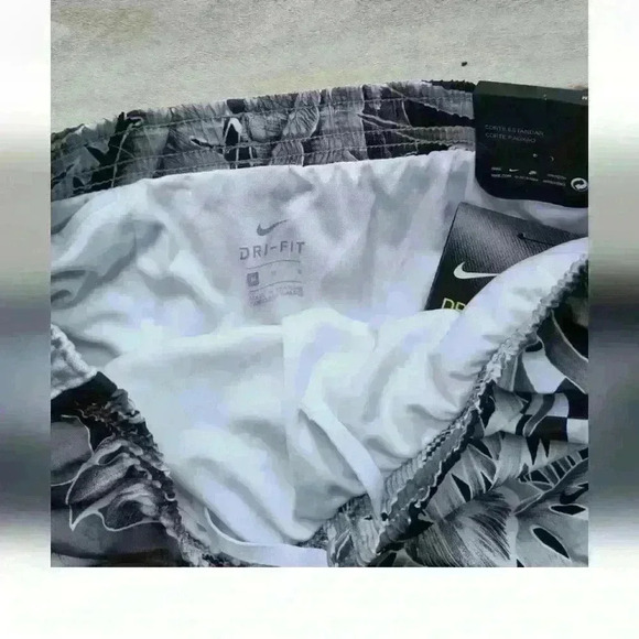 Nike Dri Fit Tropical Print Athletic Shorts Standard Fit Girls Size M NWT - Picture 4 of 6